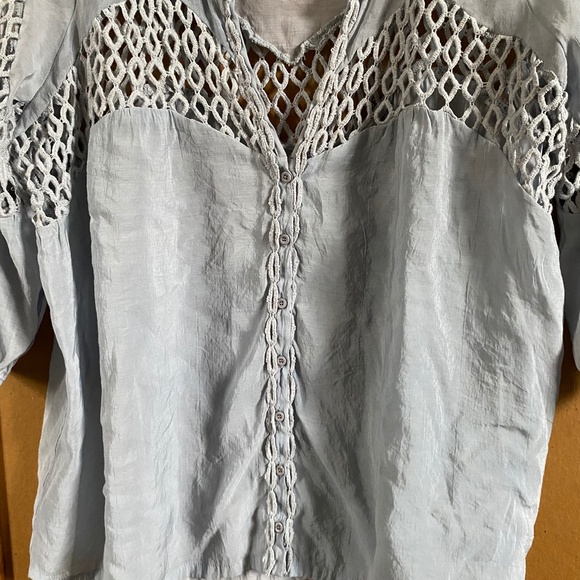 Ellison Blue Size Large Top - Picture 8 of 9